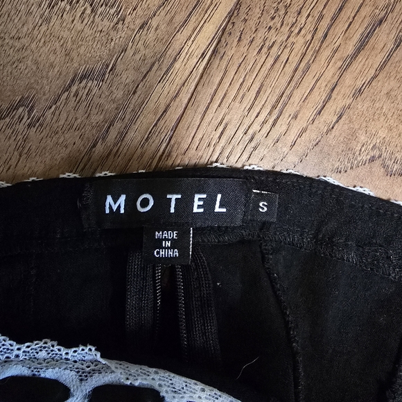 Black lace trim corset with bow - Picture 3 of 3